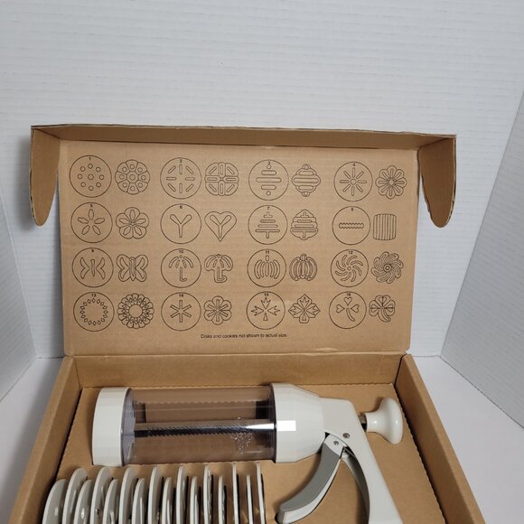 The Pampered Chef Cookie Press with 16 Discs Beige #1525 Christmas Holiday New - Picture 4 of 15
